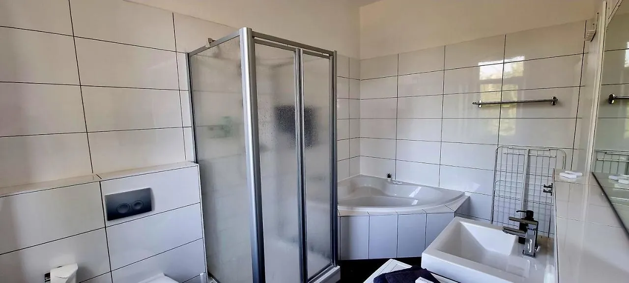 Roter Faden Designer Apartment In Der City Fur 6 Personen, Privatparkplatz Kostenlos, Kuche, Essbereich ハノーファー