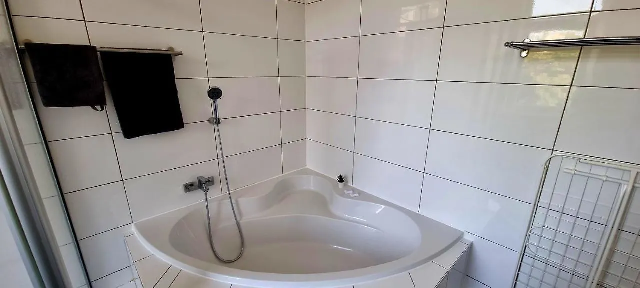 Roter Faden Designer Apartment in der City für 6 Personen, Privatparkplatz kostenlos, Küche, Essbereich Hannover Deutschland